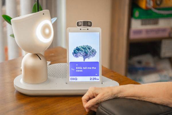 STU développe un robot compagnon révolutionnaire pour les personnes âgées